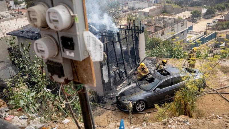 Isi Daya Pakai Listrik Curian, Pemilik Mobil Tesla Nangis Mobilnya Terbakar