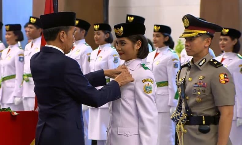 Jokowi Kukuhkan 76 Paskibraka di IKN, Violetha dari Sumut Jadi Pemimpin Upacara