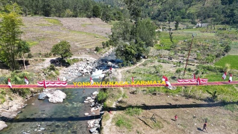 Satgas Yonkav 6 Naga Karimata Bangun Jembatan untuk Warga di NTT, Jadi Kado HUT RI