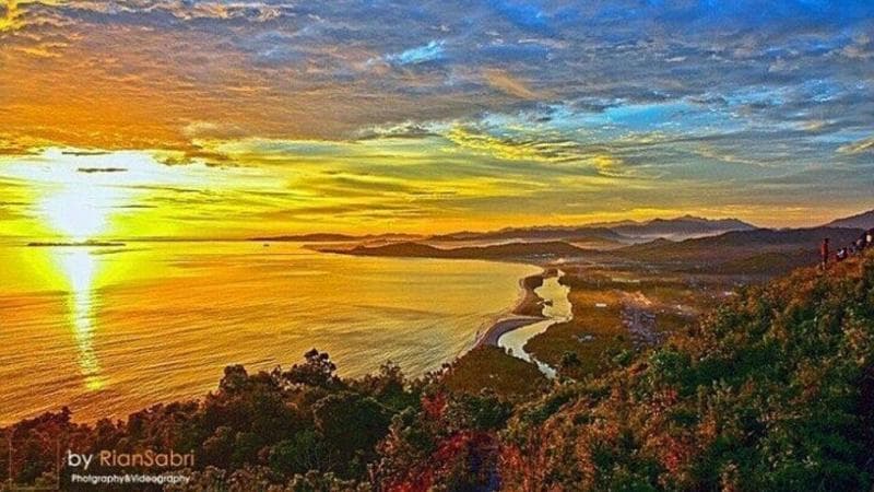 Bukit Langkisau, Surga Tersembunyi di Sumatera Barat Punya Sunset Paling Menakjubkan