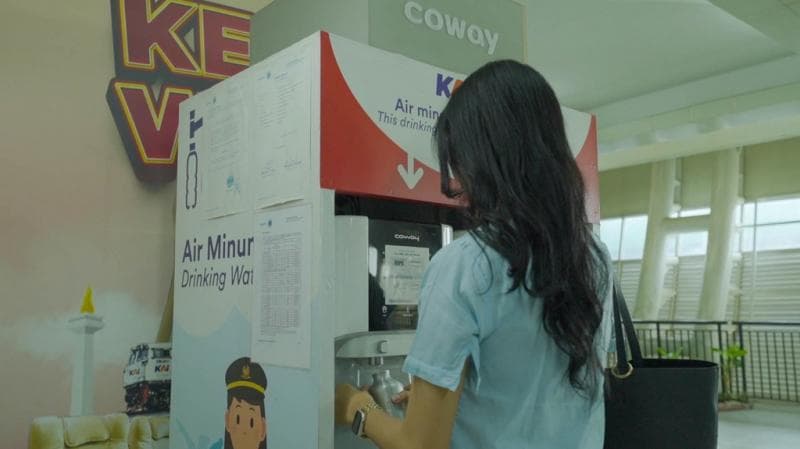 KAI Sediakan Water Station, Penumpang LRT Jabodebek Bisa Ambil Air Minum Gratis!