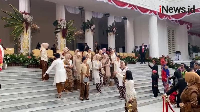 Warga Jadikan Istana Merdeka sebagai Latar Berswafoto