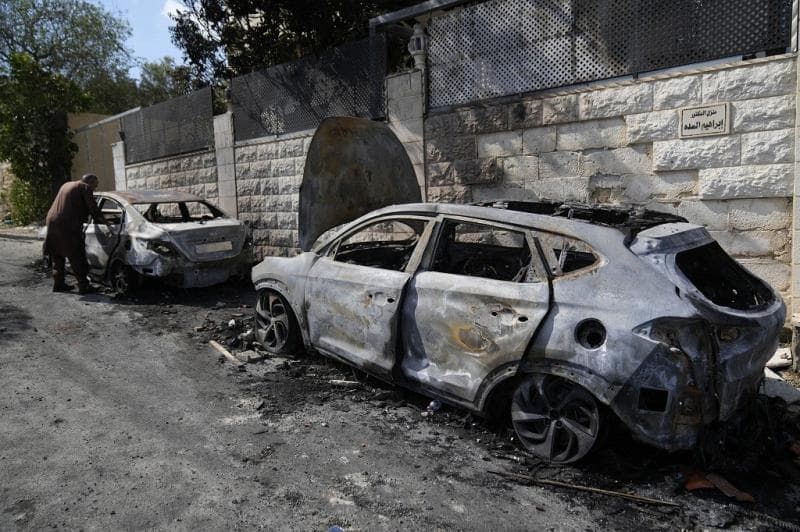 Pemukim Yahudi Serang Desa di Tepi Barat, Bunuh Warga Palestina dan Bakar Mobil hingga Rumah