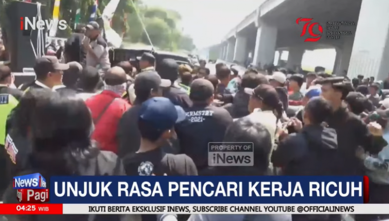 Unjuk Rasa Pencari Kerja di Kabupaten Bekasi Berujung Ricuh 