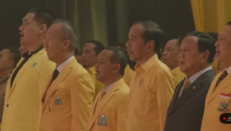 Jokowi Hadiri Munas Golkar Pakai Kemeja Kuning 