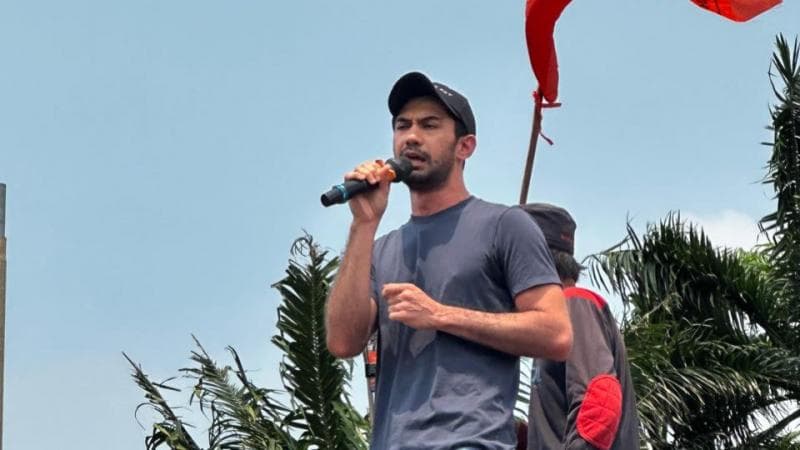 Reza Rahadian Ikut Aksi Demo, Desak DPR Jalankan Putusan MK