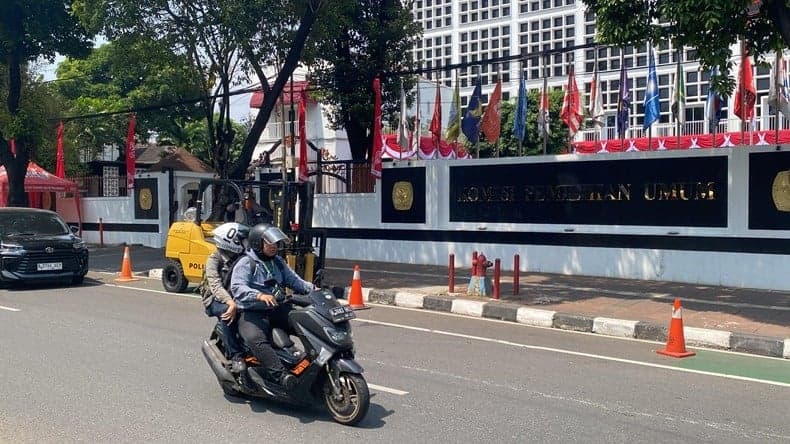 Demo Hari Ini Tuntut DPR Patuhi Putusan MK, Begini Suasana di Depan Kantor KPU