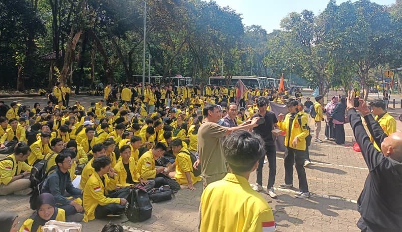 Ribuan Mahasiswa UI Turun ke Jalan Kawal Putusan MK, Tolak Revisi UU Pilkada 