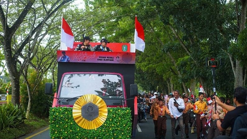 Pulang ke Pontianak, Peraih Emas Olimpiade Paris 2024 Veddriq Leonardo Disambut Bak Pahlawan