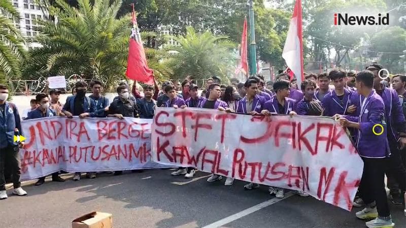 Ratusan Mahasiswa Bergerak Kepung Kantor KPU Kawal Putusan MK