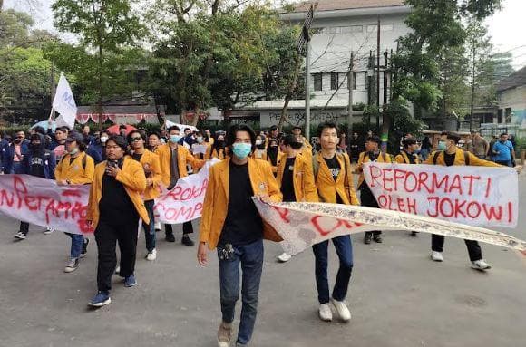 Kawal Putusan MK, BEM SI Jabar Demo DPRD Khawatir RUU Pilkada Disahkan