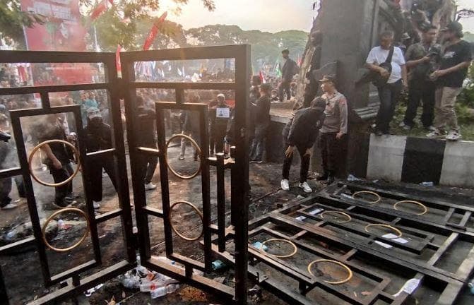 Fasilitas Gedung DPRD Malang Rusak Imbas Demo Tolak Revisi UU Pilkada