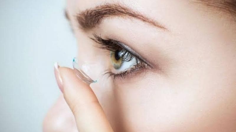 6 Cara Merawat Kesehatan Mata saat Pakai Softlens, Perhatikan Tingkat Hidrasinya