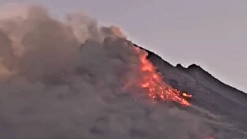 Gunung Merapi Erupsi Hari Ini, Luncurkan Lava dan Awan Panas Guguran Sejauh 1 Km