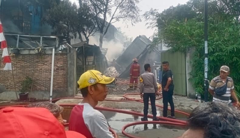 Kebakaran Kantor Percetakan di Tangsel, 4 Orang Terluka