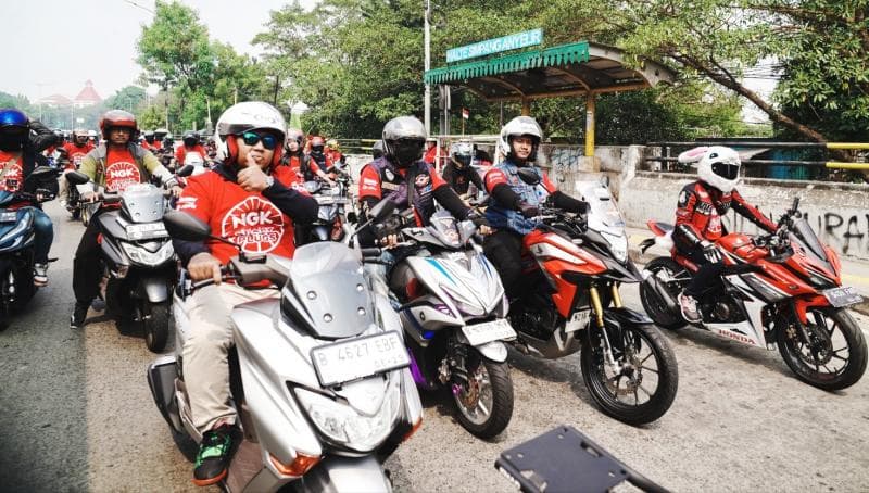 Ratusan Biker dari Berbagai Komunitas Motor Kumpul dan Riding Menuju Pasar Jongkok Otomotif 2024