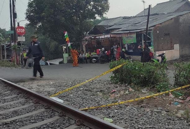 Braak! Kurir Paket Tewas Tertabrak Keret Api Siliwangi di Sukabumi