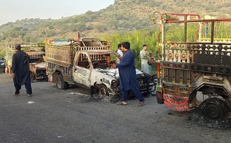 Brutal! KKB Tembak Mati 22 Orang di Jalan Raya Pakistan