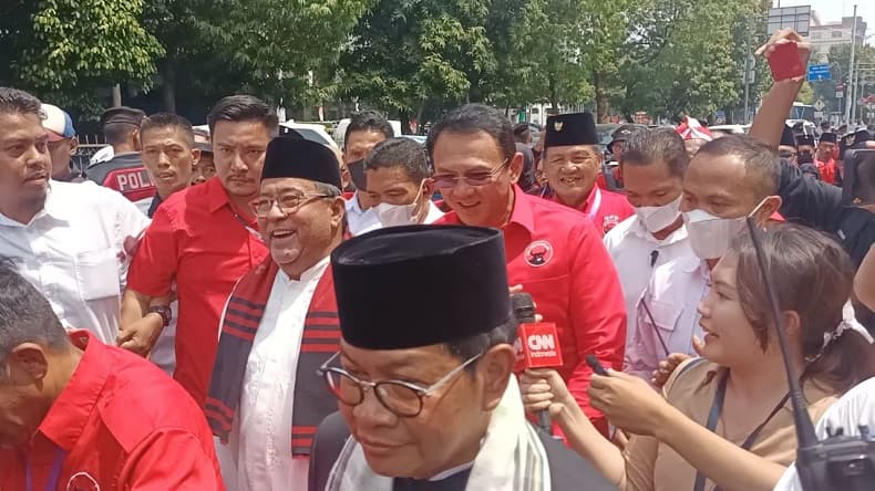 Ahok Dampingi Pramono-Rano Daftar Pilgub Jakarta ke Kantor KPU