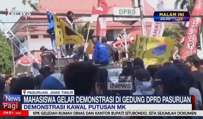 Mahasiswa Gelar Demonstrasi Kawal Putusan MK di Depan Gedung DPRD Pasuruan