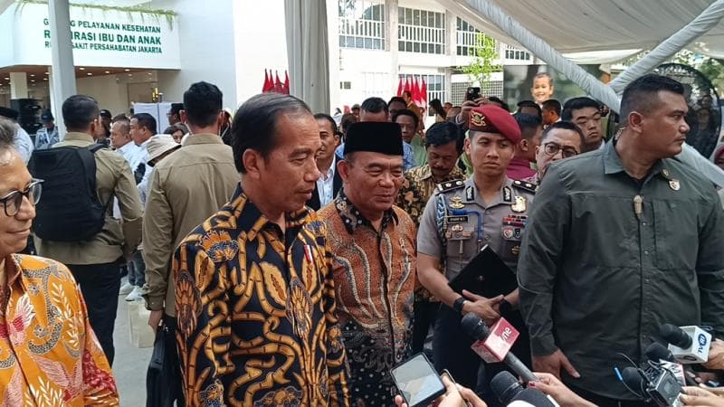 Jokowi soal Wacana Tarif KRL Berbasis NIK: Saya Enggak Tahu, Belum Ada Rapat