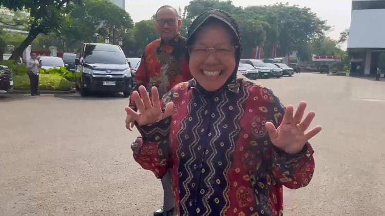 Risma Menghadap Jokowi di Istana, Mundur dari Mensos?