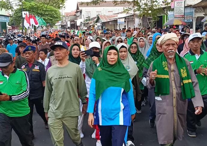 Hultah NWDI, Cagub Perindo Sitti Rohmi Ikuti Jalan Sehat Bareng Puluhan Ribu Warga Lotim