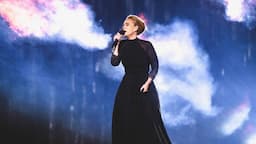 Makna Lagu Set Fire to the Rain - Adele: Membakar Kenangan, Melepaskan Diri