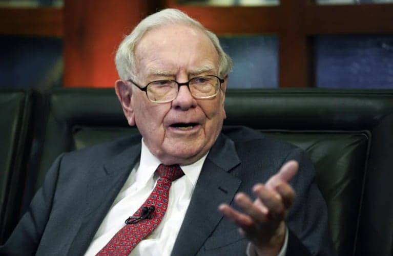 Warren Buffett Kembali Lepas Saham Bank of America hingga di Bawah 10 Persen