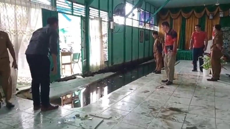 Lantai Aula SMA Negeri 7 Banjarmasin Ambruk, Belasan Siswa Berjatuhan