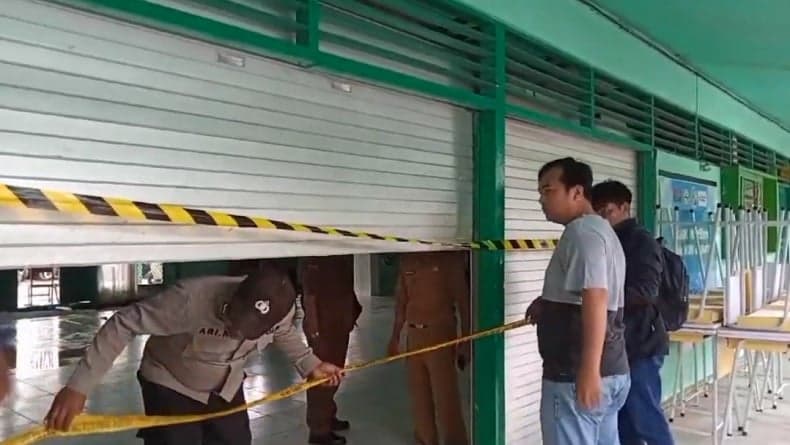 Lantai Ambruk, Aula SMA Negeri 7 Banjarmasin Dipasangi Garis Polisi