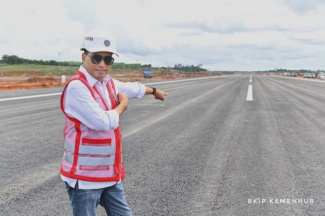 Menhub Pastikan Runway Bandara IKN Siap Didarati Pesawat Pekan Ini