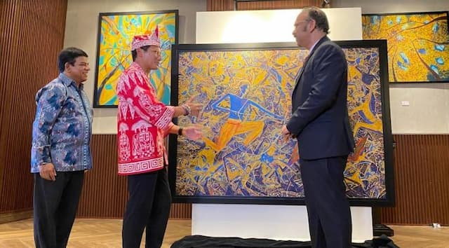 35 Karya Seni Jayant Khobragade Dipamerkan di Jakarta, Sandiaga Uno: Ini Warisan Bersama 