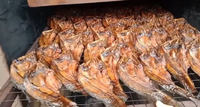 7 Oleh-Oleh Khas Medan yang Tahan Lama, Wajib Coba Ikan Sale yang Menggugah Selera