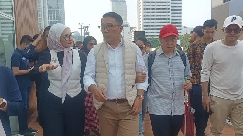 Momen Keakraban Ridwan Kamil Bersama Teman Disabilitas saat Jajal Halte Tosari