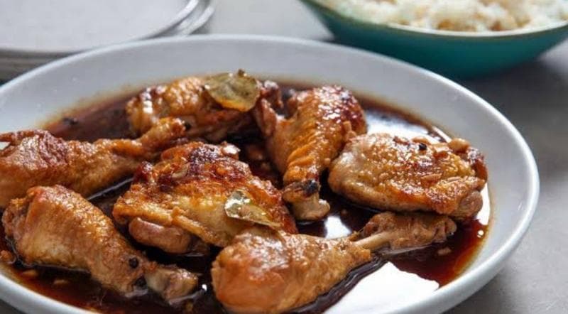 Lezatnya Chicken Adobo, Hidangan Khas Filipina Favorit Bruno Mars Lezatnya Chicken Adobo, Hidangan Khas Filipina Favorit Bruno Mars