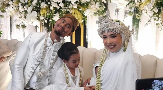 Rasa Syukur Fitri Tropica di Momen 10 Tahun Pernikahan hingga Gelar Wedding Anniversary