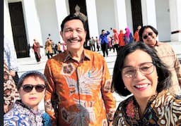 Sri Mulyani Pamer Foto Bareng Para Menteri: Maaf Kesalahan dan Kekurangan Kami