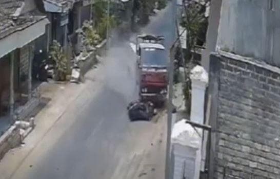 Kecelakaan di Tuban, Kakek Tewas Tertabrak Truk saat Hendak Shalat di Masjid