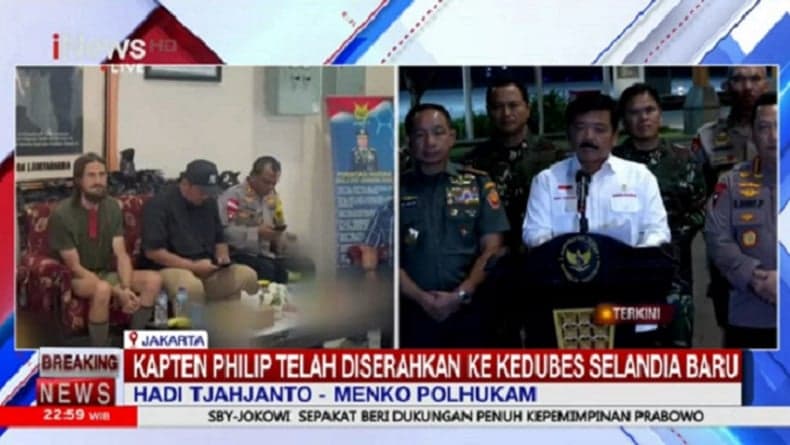 Menko Polhukam Serahkan Pilot Susi Air Philip Mark ke Dubes Selandia Baru