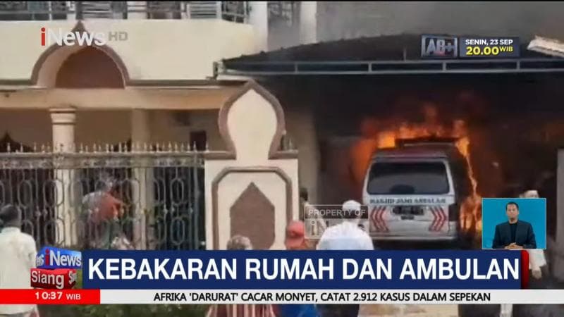 Kebakaran Hanguskan Rumah dan Mobil Ambulans di Depok