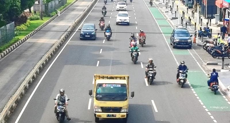 Kendaraan Pecah Ban di Jalan, Ini Harus Dilakukan agar Tidak Terguling