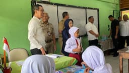 Uji Coba Makan Bergizi Gratis di SDN 03 Rorotan, Heru Budi Sebut Anak-Anak Makannya Lahap