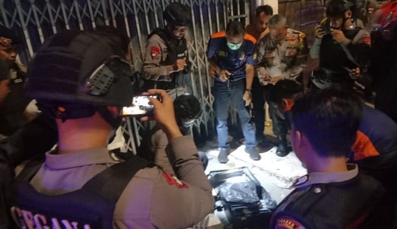 Polisi Cari Pemilik Koper Dicurigai Bom Berisi 12 Lempengan Aluminium di Tamansari