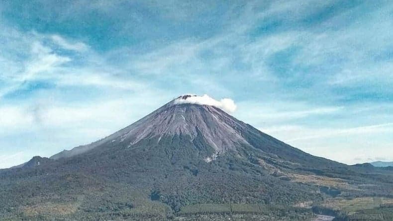 Gunung Semeru Hari Ini 8 Kali Erupsi Beruntun, Warga Diminta Waspada