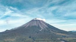 Gunung Semeru Hari Ini 8 Kali Erupsi Beruntun, Warga Diminta Waspada