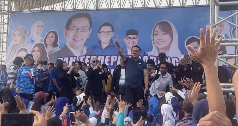 Ridwan Kamil Kunjungi Waduk Aseni Jakbar, Sapa Ratusan Emak-emak dengan Pantun