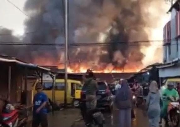 Kebakaran Pasar Sentral Remu Sorong, Ratusan Kios Hangus Dilalap Api