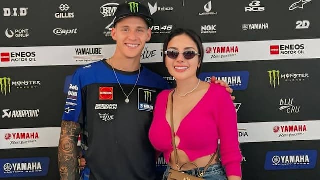 Menyala! Nikita Mirzani Foto Bareng Fabio Quartararo di MotoGP Mandalika 2024