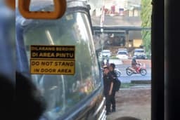 Bus Paspampres Tabrak Halte Transjakarta di Petamburan, Tak Ada Korban Jiwa